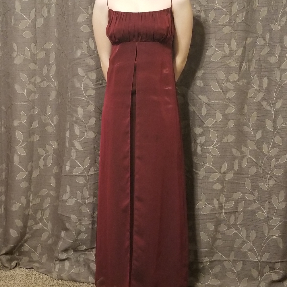 Formal wine colored dress by size 4 by just choon